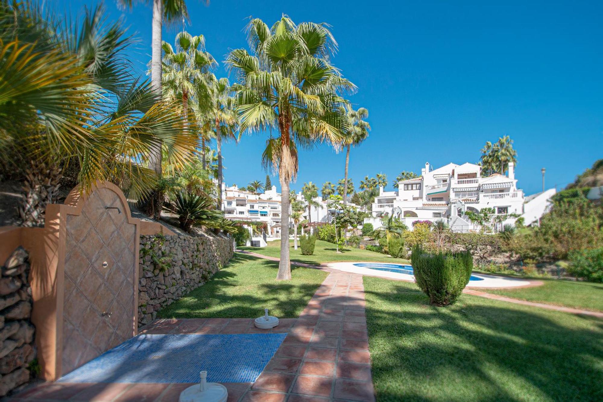 Oasis De Capistrano, Calle Palmas 24 B *