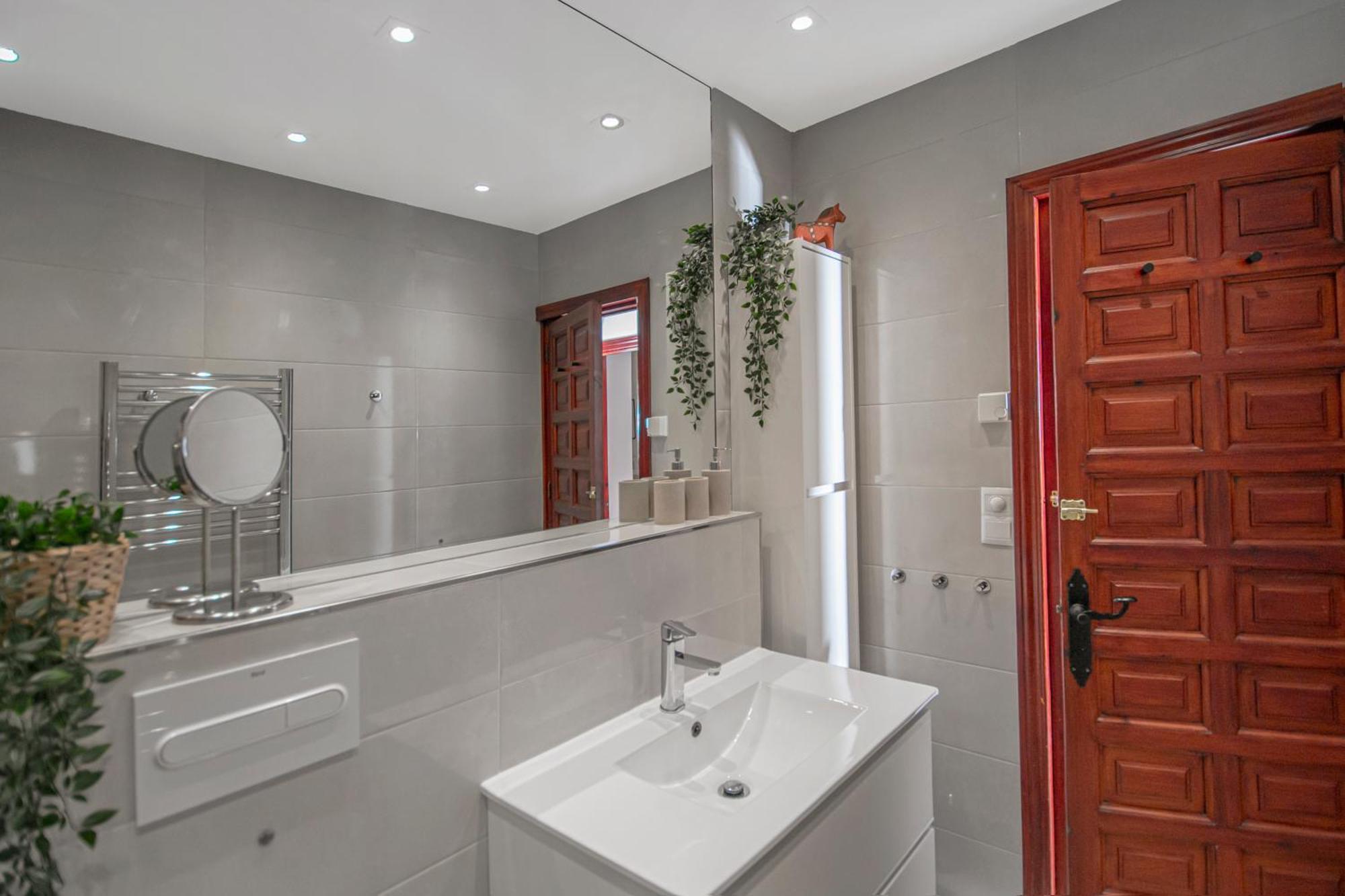 Oasis De Capistrano, Calle Palmas 24 B